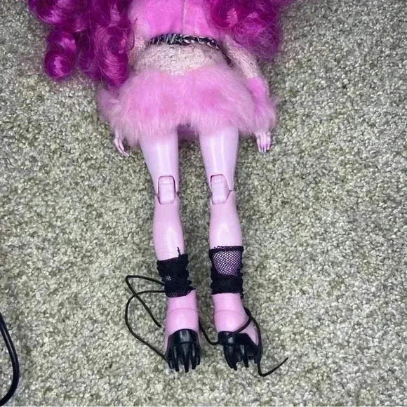 Shadow High Costume Ball Lola Wilde Doll - Picture 3 of 4